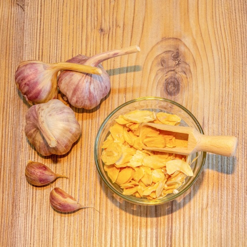 Czosnek suszony płatki